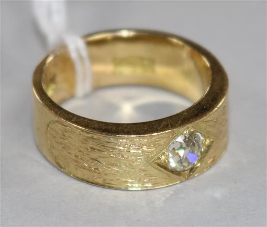 A modern textured 18ct gold and gypsy set single stone diamond ring, size R